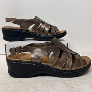 ✨ Clarks Gold Leather Open-Toe Sandals – Women’s US Size 8 (Made in Cambodia)